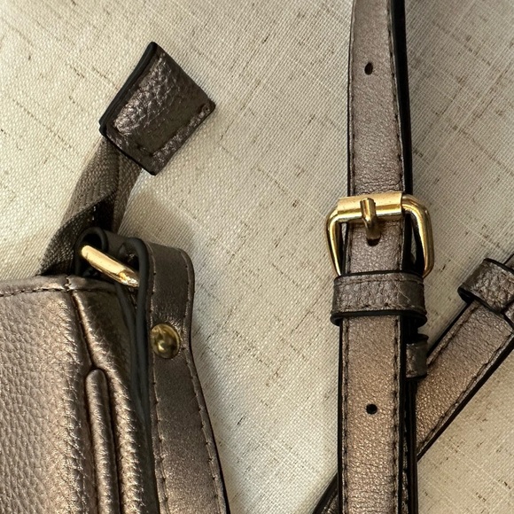 Compact Gray Crossbody Bag with Gold Accents 🤍🤍 - Picture 8 of 12